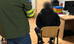 Zostawił psa na mrozie przy dworcu. 42-latek z zarzutem znęcania się nad zwierzęciem