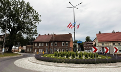Rondo Miast Partnerskich w Ziębicach. Wyjaśniamy, skąd pojawiły się flagi