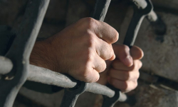 Pobił mężczyznę i zabrał mu butelkę wódki