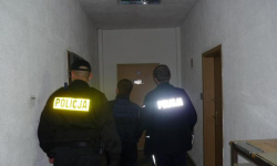 Złodzieje wpadli przez szkło