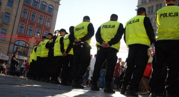 Interwencja policji na marszu wolnych konopi we Wrocławiu w 2011 roku   [zdjęcie ilustracyjne]