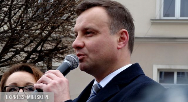 Andrzej Duda (PiS) wygrał pierwszą turę wyborów prezydenckich. Na zdjęciu kandydat PiS podczas kwietniowej wizyty w Ząbkowicach Śląskich