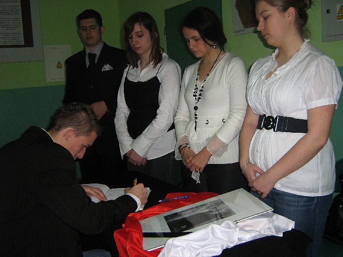 Apel ku czci ofiar