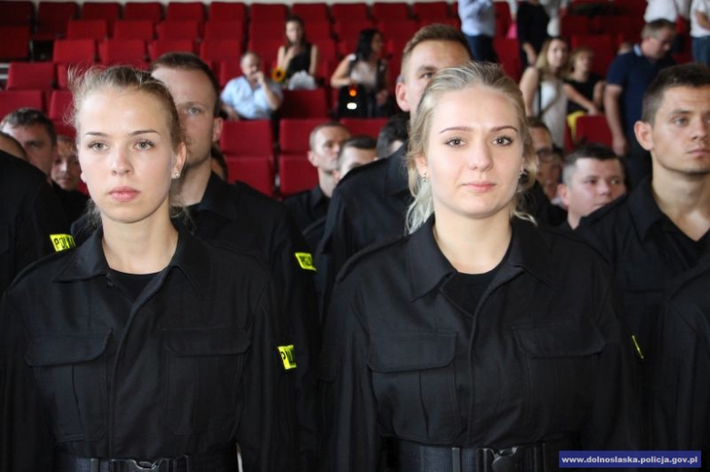 Ślubowanie nowo przyjętych policjantów