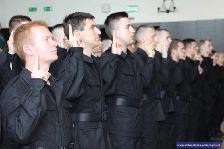 49 nowych policjantów złożyło ślubowanie