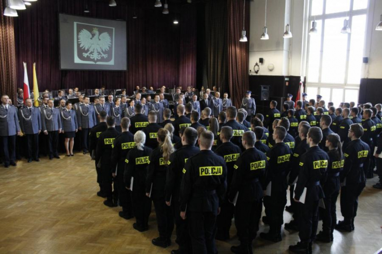 Ślubowanie nowych policjantów przyjętych w szeregi dolnośląskiej policji