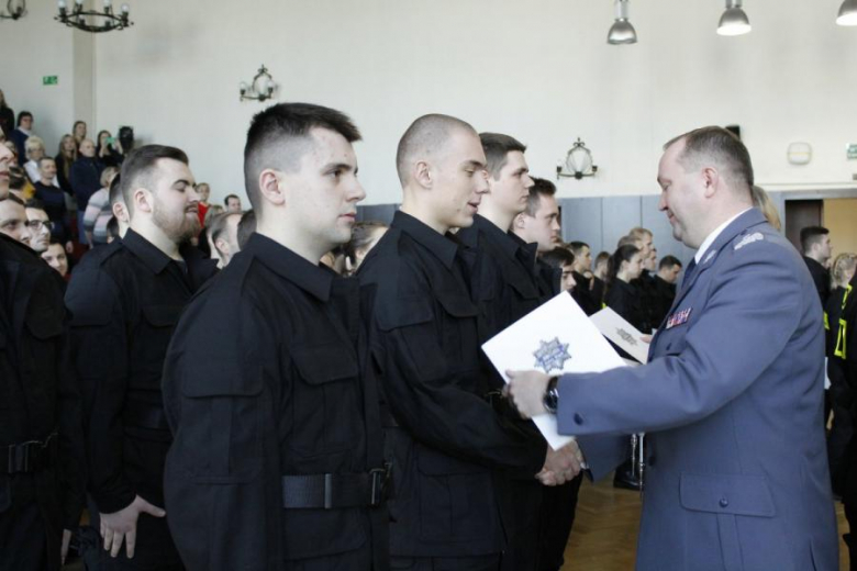 Ślubowanie nowych policjantów przyjętych w szeregi dolnośląskiej policji