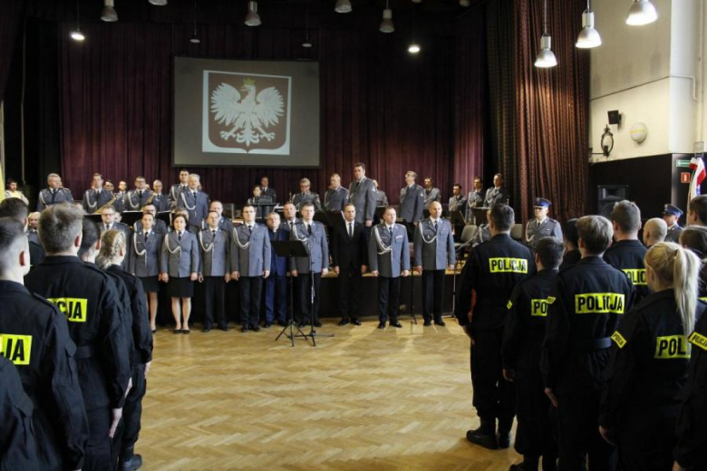 Ślubowanie nowych policjantów przyjętych w szeregi dolnośląskiej policji