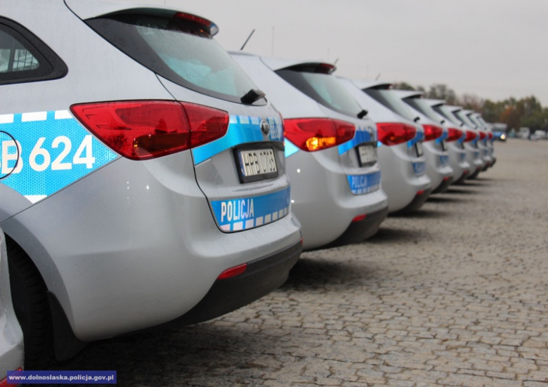 Policjanci z Dolnego Śląska otrzymają nowe pojazdy marki BMW i Kia