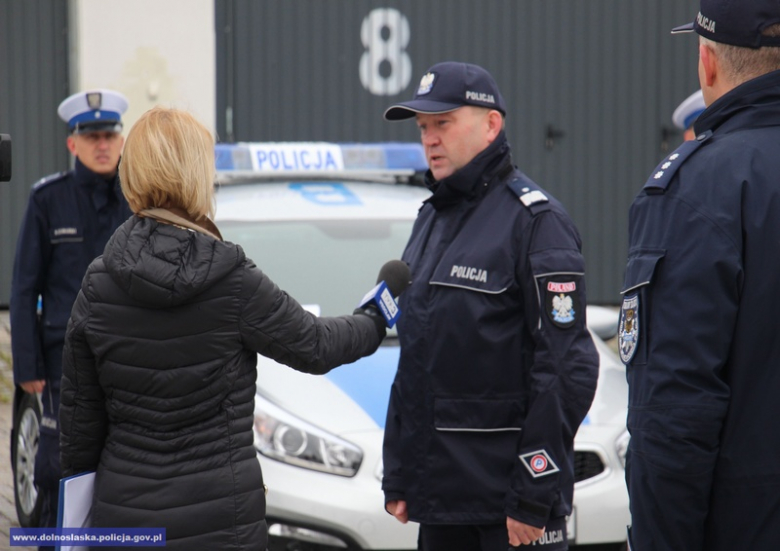 Policjanci z Dolnego Śląska otrzymają nowe pojazdy marki BMW i Kia