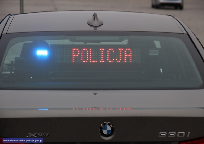 Policjanci z Dolnego Śląska otrzymają nowe pojazdy marki BMW i Kia