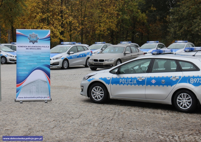 Policjanci z Dolnego Śląska otrzymają nowe pojazdy marki BMW i Kia