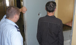 Z pistoletem i narkotykami...