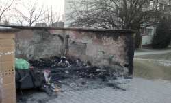 Pożar śmietnika efektem działań oszczędnych sąsiadów?