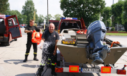 Strażacy trenują z łodziami na Kozielnie