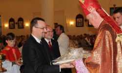 Biskup Ignacy Dec przyjechał na jubileusz kłodzkiej parafii