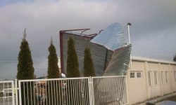 Wiatr porwał garaż 