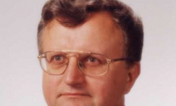 Przewodniczący rady miejskiej z tytułem doktora   