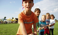 Żonglowanie cebulami na Dzień Dziecka 