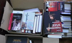 Fałszywy ksiądz wyłudzał czynsze i kupował wino mszalne