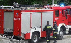 Zderzenie osobówki z busem w Szklarach