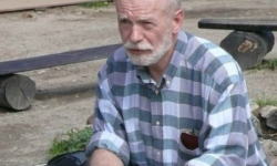 „Do czwartku egzystuję w pomieszczeniu, gdzie okna zabite są dechami"