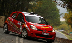 Pełnokrwista rajdówka A-grupowa – Renault Clio R3 Maxi na pokazie WOŚP w Kłodzku