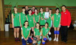 Powiat kłodzki: Siatkarskie zmagania uczennic ze szkół podstawowych