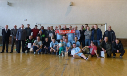 Policjanci kopią piłkę