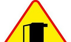 Kobieta wjechała autem do rowu