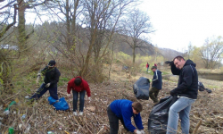 Posprzątaj brzegi rzeki i spływaj pontonem za darmo