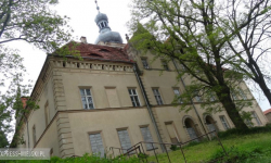 Pałac w Bobolicach wystawiony na sprzedaż