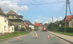 Przez pszczoły zamknęli drogę