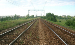 Linia kolejowa Kamieniec Ząbkowicki - Legnica zostanie zmodernizowana? Decyzję podejmie rząd