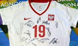 Zdobądź koszulkę Piotra Zielińskiego z autografami i wspomóż WOŚP