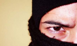 Z bronią do salonu gier