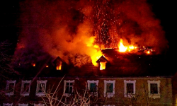 Strażacy gasili kamienicę. Ewakuowano mieszkańców  [kronika]