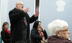 Mieszkańcy skarżą się na zły stan chodników i ciemności na ulicach