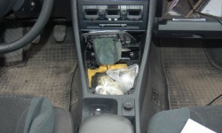 Blisko 600 porcji narkotyków w samochodzie