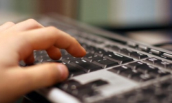 Kolejne oszustwa. Kupił telefon, otrzymał...ziemniaka