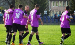 Na szczycie ponownie Piast. Derby na remis