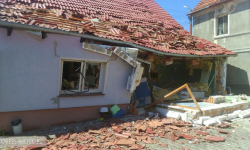 Nocny wybuch w mieszkaniu. Budynek grozi zawaleniem