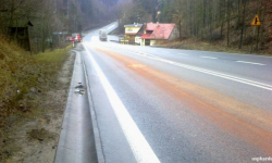 Utrudnienia na ósemce. Strażacy neutralizują wyciek paliwa