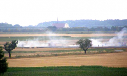 Płonęła maszyna rolnicza i słoma