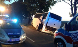 Wypadek koło Kazanowa. Kierowca nie żyje. Droga Ziębice-Strzelin zablokowana
