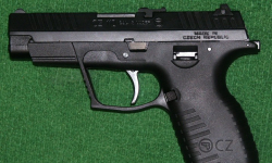 Kulisy akcji CBŚ. Znaleziono pistolet CZ i kilogram kokainy