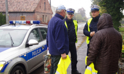 Auto potrąciło kobietę, bo kierowca jej nie widział 