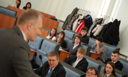 Młodzież rozmawiała o polityce. Wybrano też reprezentantkę powiatu do sejmiku wojewódzkiego