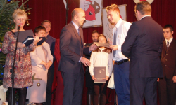 Najlepsi uczniowie dostali stypendia i certyfikaty
