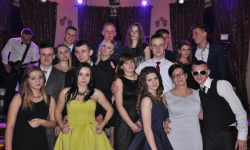 Studniówkowy czar. Maturzyści z Wrocławskiej na balu przedmaturalnym